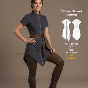 Pode incluir: Uma túnica cinza-escura com zíper frontal, mangas curtas e um cinto marrom. A imagem inclui um desenho técnico da peça, texto com Woman Tabard Pattern, A0-A4-LETTER FORMAT, SIZE: US 02 - US 30 e PDF PATTERN.