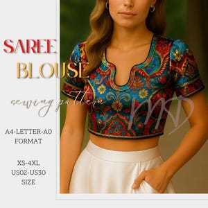 Puede incluir: Un patrón de costura de blusa saree colorida. La blusa presenta un diseño floral vibrante en tonos azules, rojos y dorados. El texto de la imagen dice "SAREE BLOUSE sewing pattern" e incluye información de tallas: XS-4XL, US02-US30.