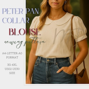 Könnte beinhalten: Cremefarbene Bluse mit Peter Pan-Kragen und kurzen Puffärmeln. Die Bluse wird mit einer blauen Jeans kombiniert. Auf der linken Seite steht "PETER PAN COLLAR BLOUSE sewing pattern" und Größenangaben.