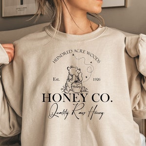 Vintage Hundred Acre Woods Honey Co Sweater,Retro Winnie The Pooh est 1926 Pullover Crewneck,Walt Disney World,Classic Pooh Bear,Dısney Tee
