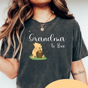 Grandma to Bee Shirt,Personalized Grandma Shirt,Winnie The Pooh Grandma Day,Custom Grandma To Bee Shirt,Family Matching Shirt,Gıft for mom