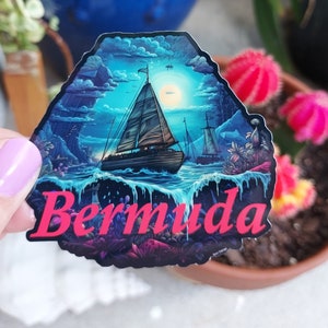 Puede incluir: Una pegatina con una ilustración azul y verde de un velero en una masa de agua con la palabra "Bermuda" en letras rosas.