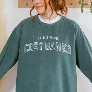 Cozy Gamer Comfort Colors Sweatshirt, It&#39;s Giving Cozy Gamer Video Game Shirt, Cozy Gaming Sweatshirt, Gift for Gamer Girl, Video Games Gift