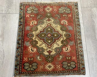 Square rug, Vintage rug, Turkish rug, Unique rug, Small rug, Wool rug, Handmade rug, Bohemian rug, Boho rug, Doormat, Bath rug, 1.7 x 2.1 ft