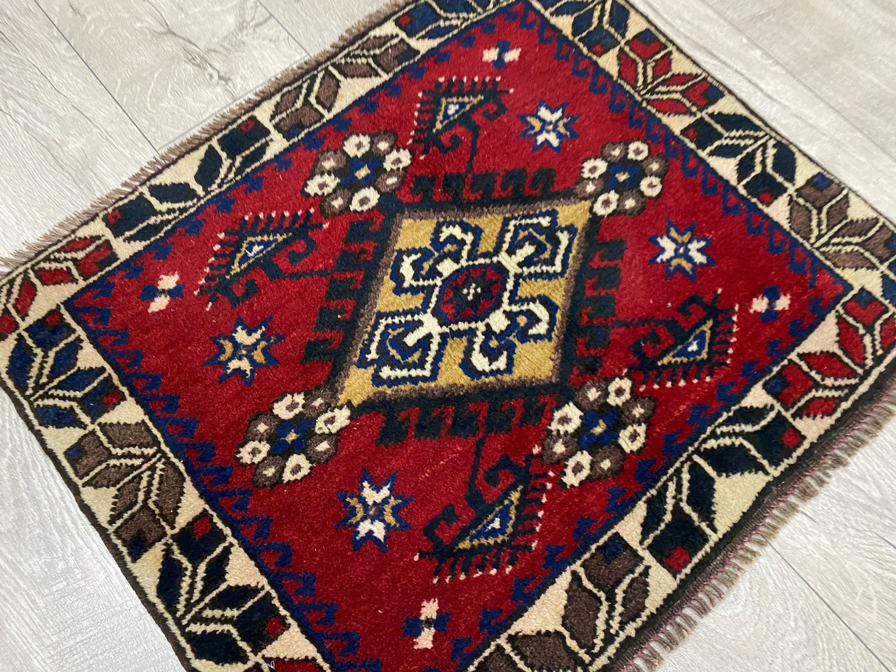 Red Square Rug Texture 2x2 Red Square Rug, 2x2 Small Rug, 2x2 Turkish Rug, 2x2 Vintage Rug ...