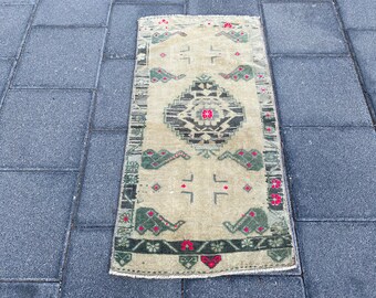 1.5 x 3.1 ft, Handmade rug, Wool rug, Small rug, Turkish rug, Carpet, Vintage rug, Boho rug, Bohemian rug, Doormat, Oushak rug, Organic rug