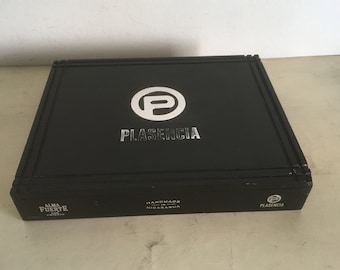 Plasencia Empty Cigars Box. Collectible Black Lacquered Wooden Storage Box with Hinged Cap. Hand Made in Nicaragua. 26 X 21 X 4.5 cm.