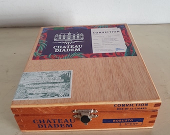 Chateau Diadem , Empty Wooden Cigar Box. Collectible Storage Keepsakes Case, Rustic Decor. Hand Made in Republica Dominicana. 18X15X4.5 cm