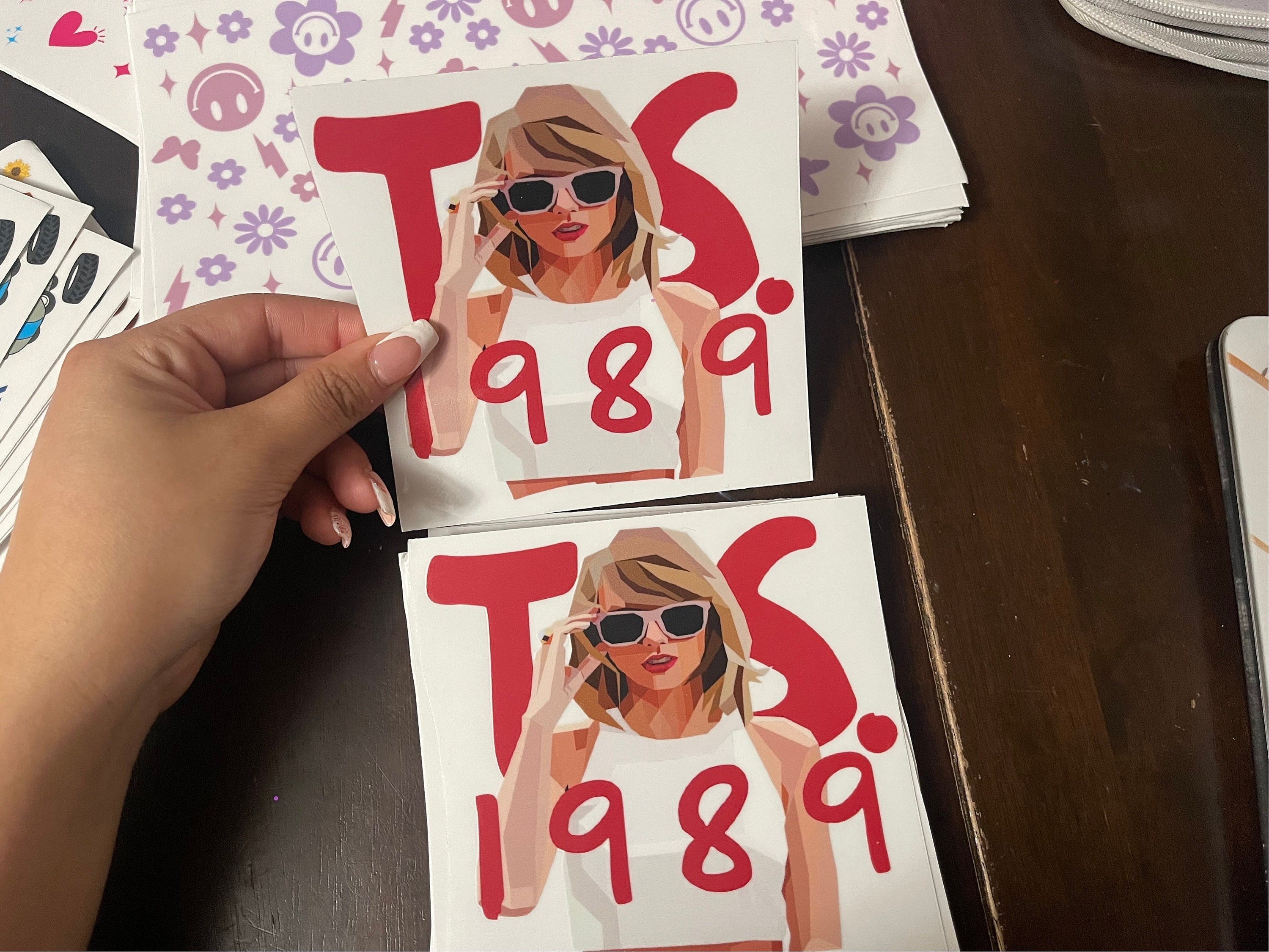 🩵 This exclusive #1989TaylorsVersion UVDTF cup wrap and straw topper