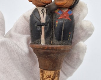 Wooden wine cork Grandpa and Grandma kiss, vintage, rare 20th century