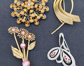 Vintage brooches, jewelry for women Spain 19th century. Lot of 4 pieces