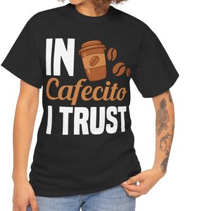 Camiseta Cafecito: regalo para amantes del café latino