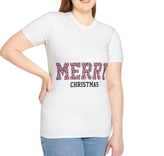 Festive Leopard Print Merry T-Shirt, Stylish Christmas Holiday Top, Unique Animal Print Design, Perfect for Holiday Parties and Celebrations
