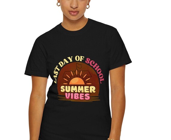 Last Day of School Summer Vibes T-Shirt, Fun End of School Year Celebration Shirt, Perfect for Students and Teachers, Bright and Cheerful