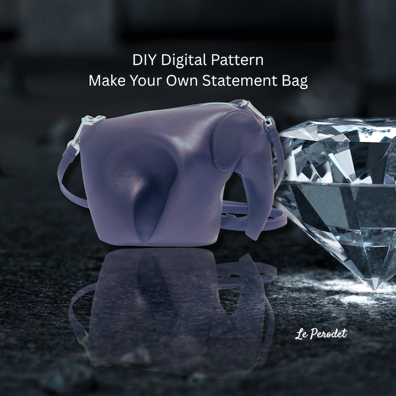 K&ouml;nnte beinhalten: Eine lila elefantenf&ouml;rmige Tasche mit Schulterriemen. Die Tasche spiegelt sich in der darunter liegenden Oberfl&auml;che wider. Der Text auf dem Bild lautet "DIY Digital Pattern Make Your Own Statement Bag" und "Le Perodet".