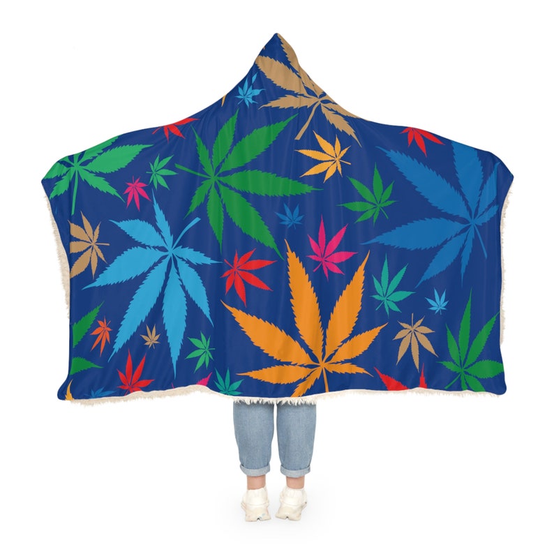 Couverture bleue contre les mauvaises herbes, couverture en sherpa à capuche, couverture en polaire à capuche, couverture douillette à capuche unisexe, cadeau couverture personnalisée, couverture personnalisée image 2