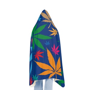 Couverture bleue contre les mauvaises herbes, couverture en sherpa à capuche, couverture en polaire à capuche, couverture douillette à capuche unisexe, cadeau couverture personnalisée, couverture personnalisée image 4