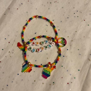 Pulsera Far Out y Funky, pulsera Rainbow, pulsera Pride, pulsera personalizable