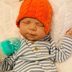 ¡1,36 kg! Muñeca bebé reborn realista: Muñeca étnica de 38 cm con peso y accesorios. imagen 4
