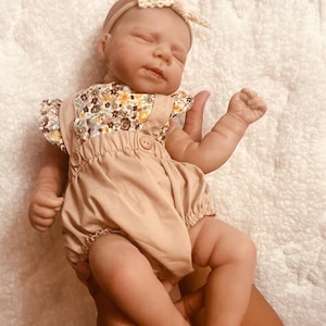 ¡1,36 kg! Muñeca bebé reborn realista: Muñeca étnica de 38 cm con peso y accesorios. imagen 3