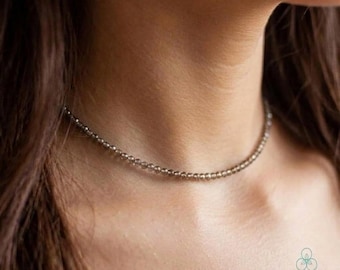 Elegant rökkvartshalsband, minimalistiskt kristallhalsband, present till stillhetens sten, rotchakra