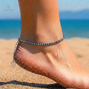 Elegant hematit fotlänk | Minimalistiskt kristallfotsmycke, rotchakra, sommargåva för strandälskare