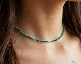 Gargantilla delicada de malaquita / Joyería minimalista con piedras preciosas, piedra de transformación, crecimiento espiritual.