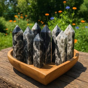 Svart sfaleritkristallpunktstorn, rotchakra obeliskstav i natursten, mineralprover