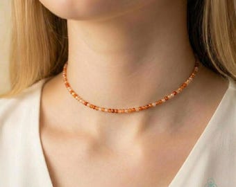 Gargantilla delicada de cornalina naranja • Regalo de piedra natal de agosto • Collar delicado de cristal para ella, chakra sacro