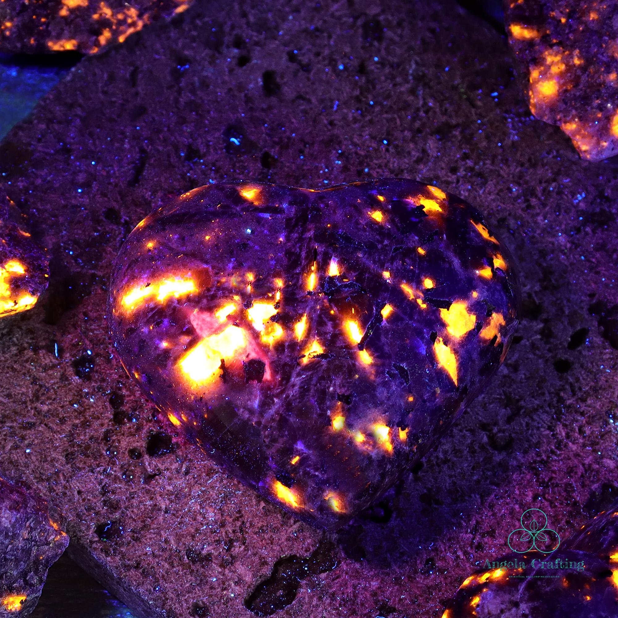 天然ユーパーライト蛍光ソーダライトストーン、UV反応性結晶、鉱物標本