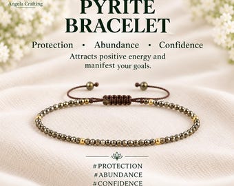 Könnte beinhalten: Ein Pyrit-Armband mit kleinen metallisch facettierten Perlen und goldfarbenen Akzenten an einem braunen Band mit verstellbarem Schiebeknotenverschluss. Der Text lautet PYRITE BRACELET, Protection, Abundance, Confidence und Hashtags.