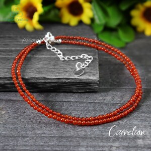 Elegant rött karneolhalsband, minimalistisk kristallchoker, sakralchakra, kristallälskare brudtärnegåva bild 3