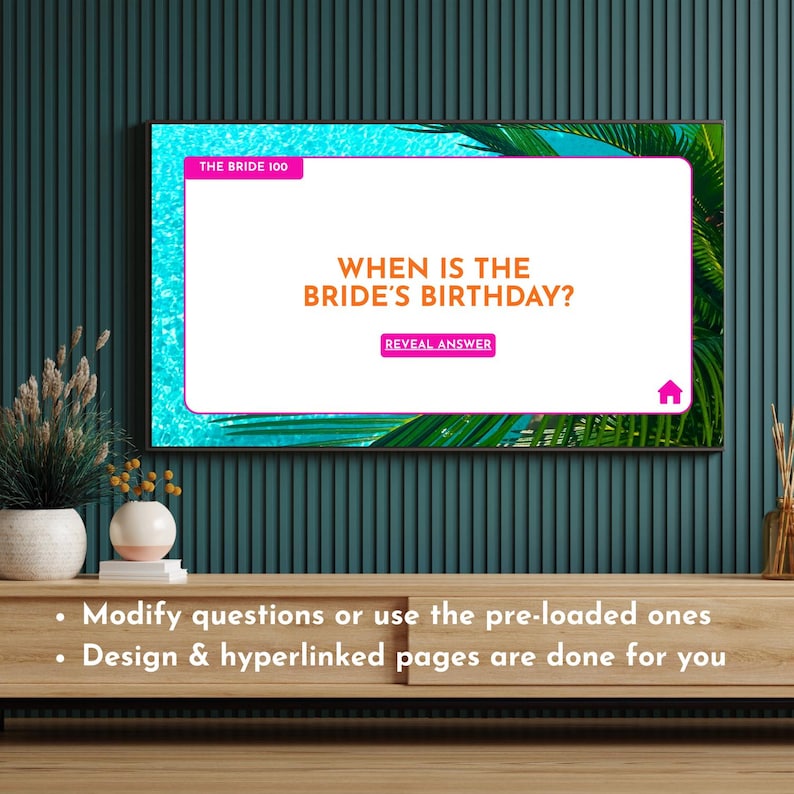 Puede incluir: Una pantalla digital muestra una pregunta de prueba: "&iquest;CU&Aacute;NDO ES EL CUMPLEA&Ntilde;OS DE LA NOVIA?" con un bot&oacute;n "REVELAR RESPUESTA". La pantalla est&aacute; enmarcada con un borde turquesa y hojas de palma. El texto en la parte superior dice "THE BRIDE 100".