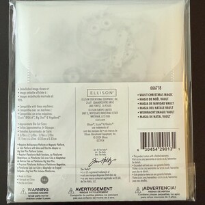 Op de afbeelding: Een doorzichtige plastic verpakking met een stansproduct. De verpakking bevat tekst zoals "Vault Christmas Magic" en "Geschatte snijmaten: 11.11cm x 6.67cm - 0.32cm x 0.32cm." Het product is van Ellison.