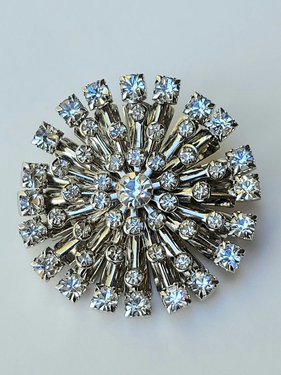 Vintage multiple layered bursting rhinestone brooc