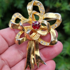 Large vintage 1940s rhinestone brooch unsigned