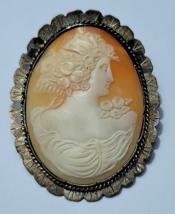 Beautiful Large Antique Victorian Carved Cameo Bro