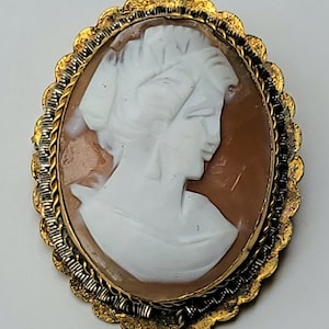 Vintage silver vermeil carved Cameo Brooch/Pendant