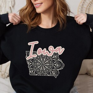 Iowa Crewneck Sweatshirt, Iowa Pullover, Minimalist Sweater, Boho Aesthetic, Vacation Shirt, Iowa Gifts, Iowa Apparel, Iowa State Map Top