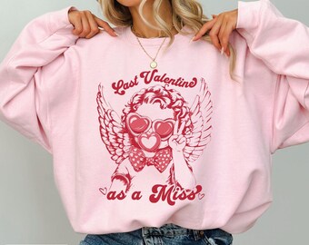 Bride-to-Be Valentines Day Sweatshirt, Engagement Shirt, Newly Engaged Bride Gift, Future Mrs. Crewneck, Cupid Sweatshirt, Fiancée Sweater