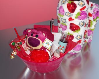 Cadeaumand met aardbeienthema