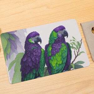 Mantel individual para amantes de los loros, estera de loro de plumas verdes, estera de mesa de pájaro púrpura real, estera de mesa de pájaro de fantasía, mantel individual con diseño de dos loros