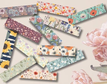 Peut inclure: Une collection de marque-pages rectangulaires à motifs floraux variés. Les marque-pages présentent des fleurs colorées comme des tournesols, des coquelicots et des roses, avec des fonds bleus, violets et verts. L'image comprend également des fleurs roses.
