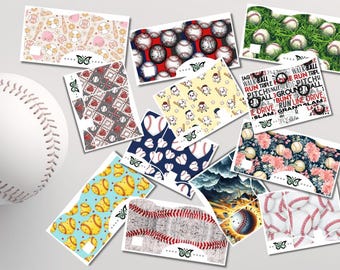 Peut inclure: Plusieurs motifs sur le thème du baseball, avec des balles, des battes et des motifs variés. Les designs présentent différentes couleurs et styles, certains intégrant du texte comme "WALK BALL RUN". Une grande balle de baseball est également présente.