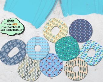 Peut inclure: Divers patchs décoratifs avec des motifs variés, notamment des voiliers, des couronnes et des lignes de nage. Les couleurs dominantes sont le bleu, le vert et le beige. Le texte indique : "NOTE: These ARE Overpatches & Sold INDIVIDUALLY".