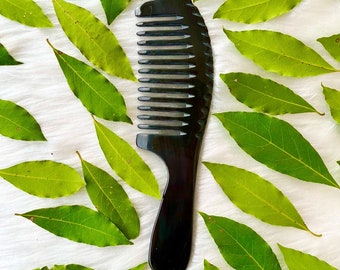 Wide-toothed buffalo horn comb