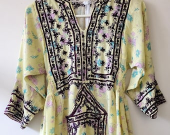 Vintage Pastell Gelbes Geblümtes Besticktes Afghanisches Belutschisches Kleid, Größe S