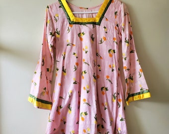 Vintage 60er 70er Jahre Babydoll Mini Kleid rosa mit Trompetenärmeln