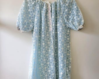 Vintage 60er Jahre Babydoll Nachthemd in Pastell Blau mit Spitze