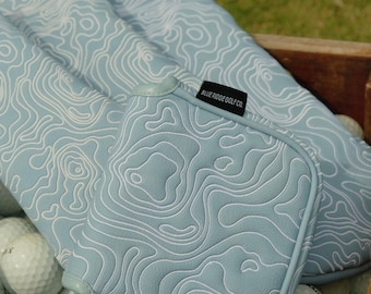 Juego de fundas para palos de golf de cuero vegano con diseño topográfico bordado - Azul Carolina con blanco puro